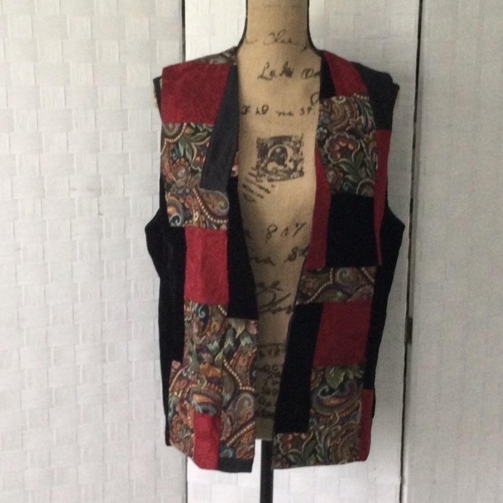 Ann Loy Tapestry Original Women’s Vest size M color red and black NWOT #380